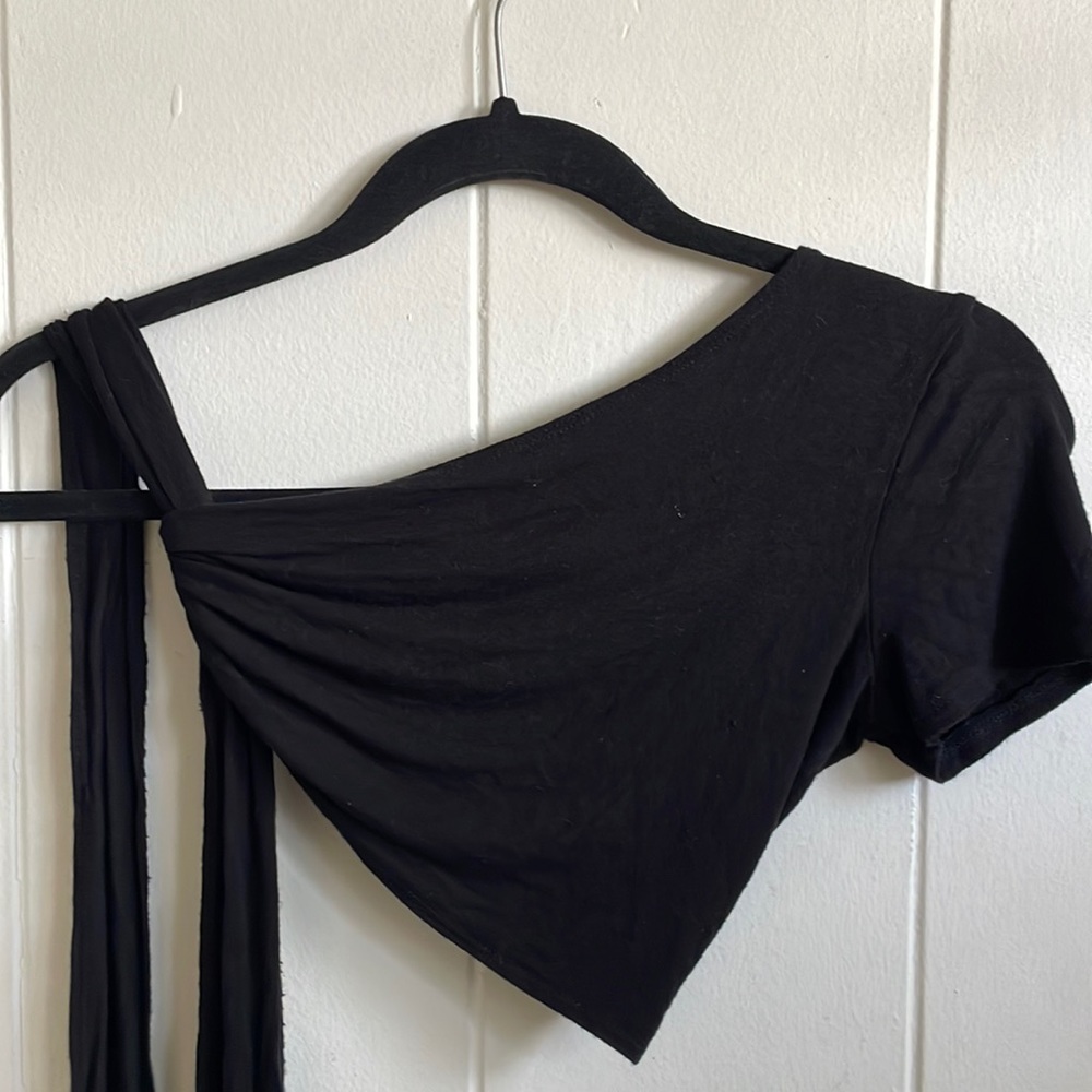 One shoulder top